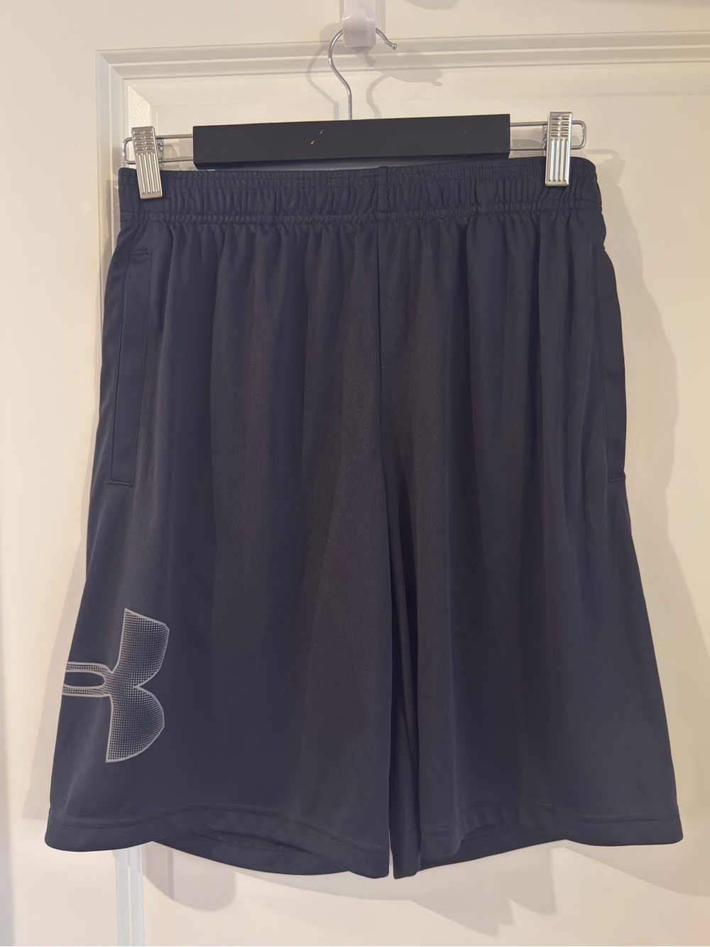 Under Armour Tech™ Graphic
Men's 10" Shorts, Black Small
